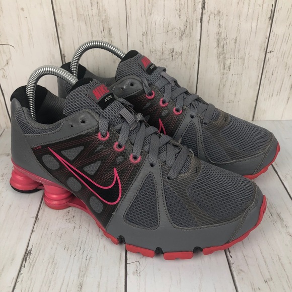 nike gray and pink running shoes